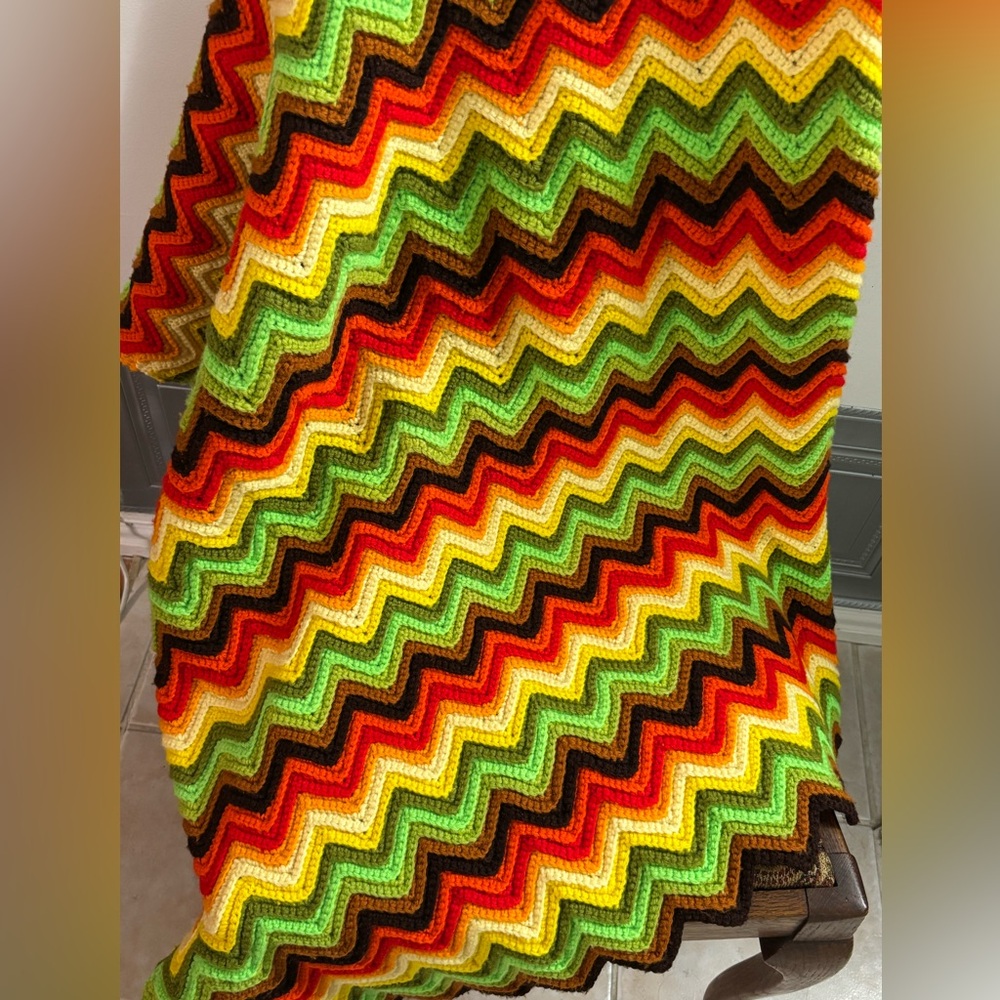 70s hand-crocheted afghan blanket with a colorful chevron (zig-zag) pattern. - Picture 2 of 8